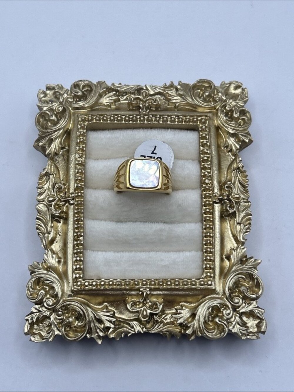 Vintage NOS Gold Tone Signet Ring Faux Mother of Pearl Size 7 Unisex Jewelry - Picture 2 of 16